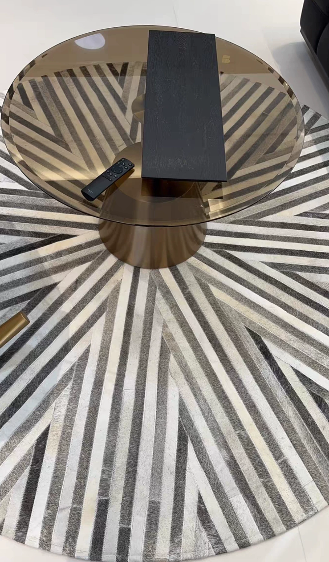 Sunburst Round Cowhide Rug - Image 7